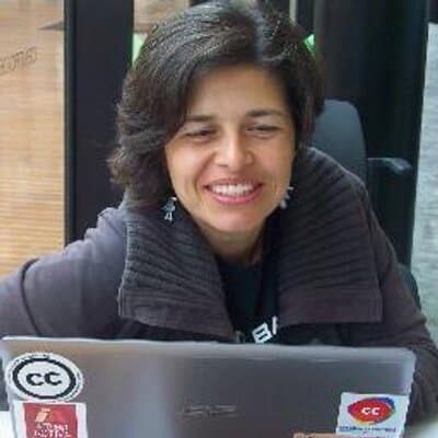 Carolina Botero at her computer
