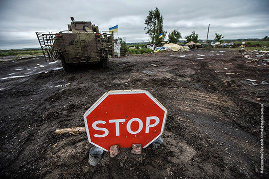 Ukraine army cuts off main road to Sloviansk